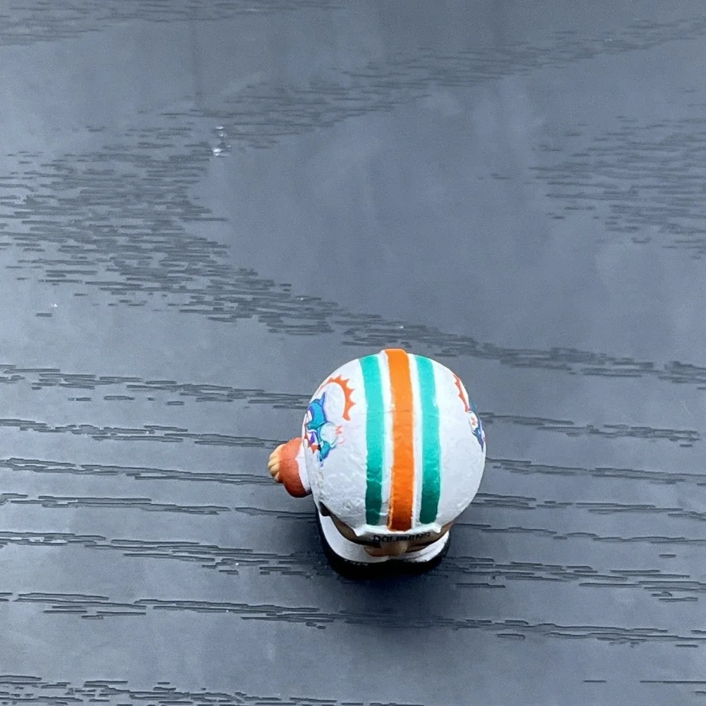TeenyMates Legends Series Miami Dolphins NFL Mini Figure Party Animal